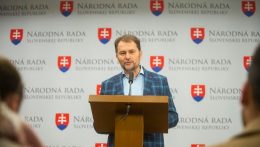 A belügyminiszter megvonná az állami védelmet azoktól, akik nem tartják be a testőrség utasításait