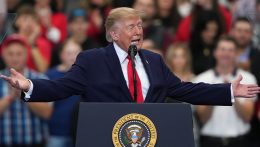 Trump ismét kritikát fogalmazott meg az ukrán elnökkel szemben, szerinte: Zelenszkijjel nehezebb tárgyalni, mint Putyinnal