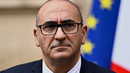 Terrorcselekménynek minősítette a Párizs környéki lövöldözést a francia belügyminiszter