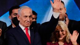 Izraeli parlamenti választás: egyik blokk sem szerezte meg a többséget — Netanjahu és Eizenkot egyaránt koalíciót épít